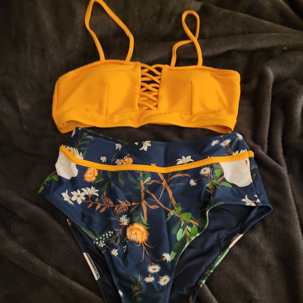 NwT Cupshe floral high waisted 2 piece